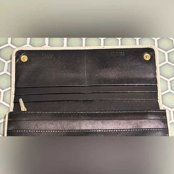Prada Black Leather Trifold Continental Wallet with White Lip Appliques - Picture 4 of 6